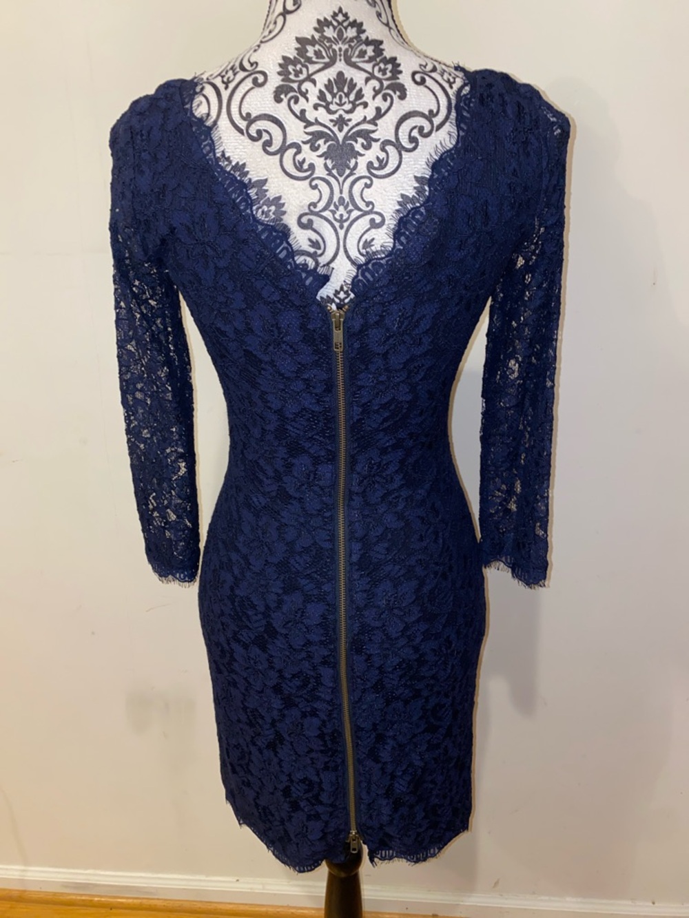 NWT!! Diane Von Furstenberg Zarita Navy Lace 3/4 Sleeve Sheath Dress Size 2 - Picture 9 of 16
